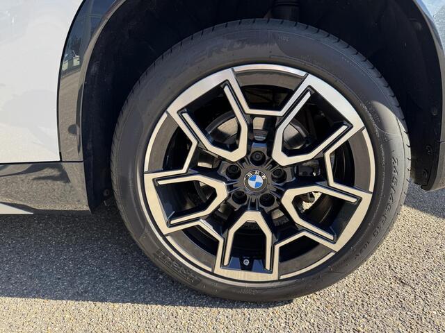 BMW X1 xDrive25e X-Line High Executive PHEV | VAN: 35.900,- VOOR: 32.877,- UW HERFSTVOORDEEL: 3.023,- | HEAD UP DISPLAY | LEDER | STOELVERWARMING| COMFORT ACCESS| ELEK. ACHTERKLEP| ELEK. WEGKLAPBARE TREKHAAK| HUD| 360 CAMERA| APPLE CARPLAY