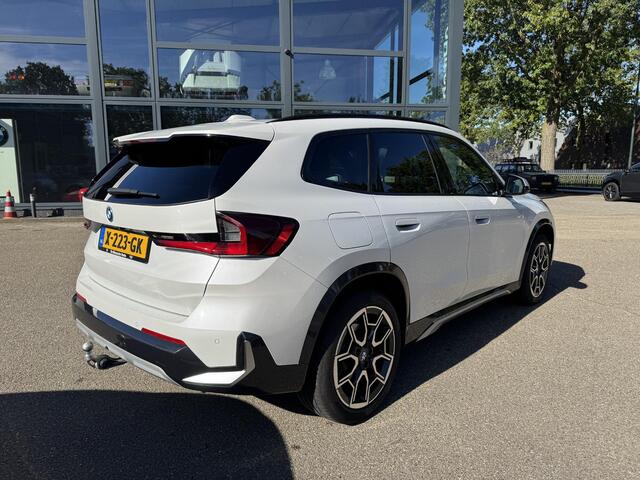 BMW X1 xDrive25e X-Line High Executive PHEV | VAN: 35.900,- VOOR: 32.877,- UW HERFSTVOORDEEL: 3.023,- | HEAD UP DISPLAY | LEDER | STOELVERWARMING| COMFORT ACCESS| ELEK. ACHTERKLEP| ELEK. WEGKLAPBARE TREKHAAK| HUD| 360 CAMERA| APPLE CARPLAY