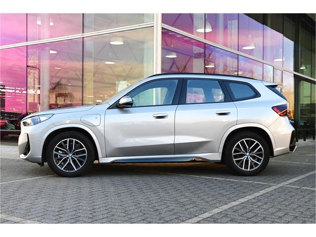 BMW X1 xDrive25e M Sport Automaat / Sportstoelen / Comfort Access / Achteruitrijcamera / Stoelverwarming / Adaptieve LED