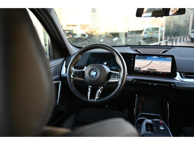 BMW X1 xDrive25e M Sport Automaat / Sportstoelen / Comfort Access / Achteruitrijcamera / Stoelverwarming / Adaptieve LED