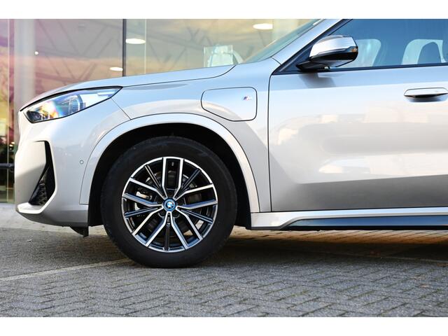 BMW X1 xDrive25e M Sport Automaat / Sportstoelen / Comfort Access / Achteruitrijcamera / Stoelverwarming / Adaptieve LED