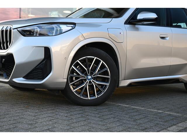 BMW X1 xDrive25e M Sport Automaat / Sportstoelen / Comfort Access / Achteruitrijcamera / Stoelverwarming / Adaptieve LED