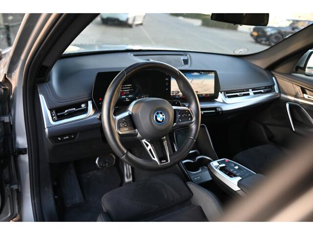BMW X1 xDrive25e M Sport Automaat / Sportstoelen / Comfort Access / Achteruitrijcamera / Stoelverwarming / Adaptieve LED
