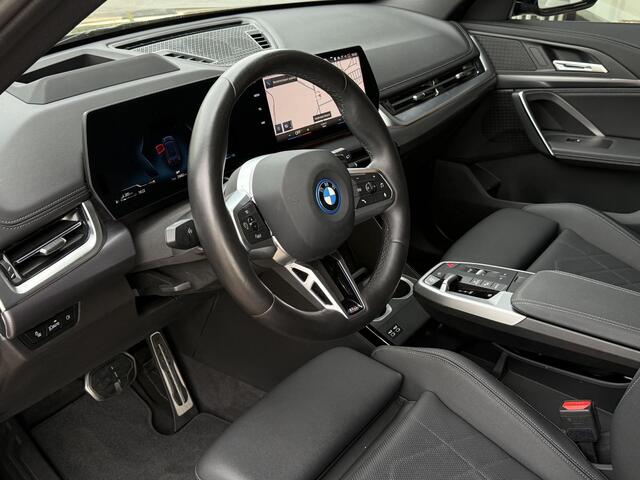 BMW X1 xDrive30e M SPORT | PANORAMA | ELEKTR. STOELEN | 20 INCH VELGEN | 360 CAMERA | HEAD UP | DRIVING ASS. PROFF |