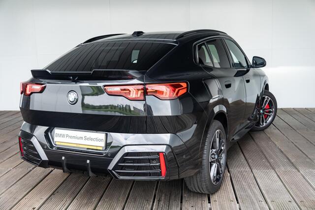 BMW X2 sDrive20i / M Sportpakket Pro / Harman Kardon / Head-Up Display / Elektrische trekhaak / Verwarmde voorstoelen / Shadow Line koplampen / Vergrote brandstoftank