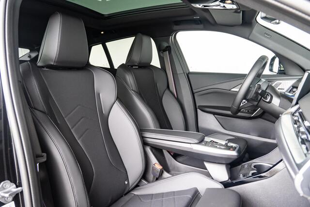 BMW X2 sDrive20i / M Sportpakket Pro / Harman Kardon / Head-Up Display / Elektrische trekhaak / Verwarmde voorstoelen / Shadow Line koplampen / Vergrote brandstoftank