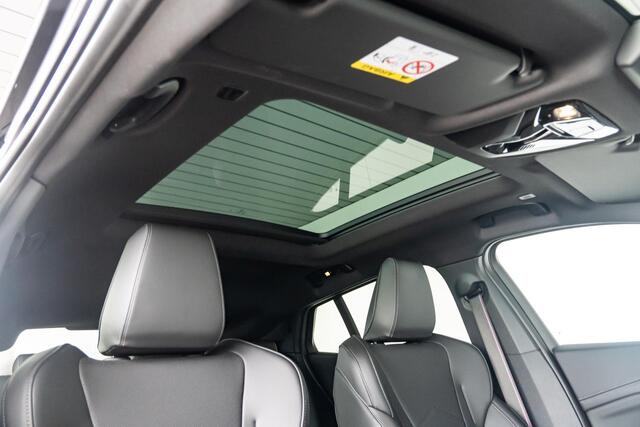 BMW X2 sDrive20i / M Sportpakket Pro / Harman Kardon / Head-Up Display / Elektrische trekhaak / Verwarmde voorstoelen / Shadow Line koplampen / Vergrote brandstoftank