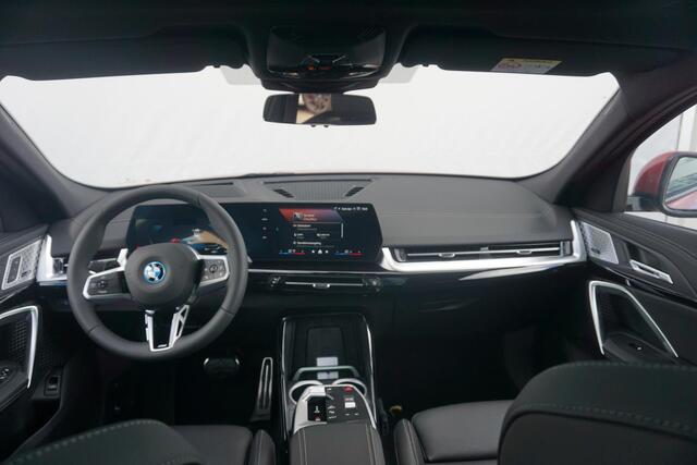 BMW X2 iX2 xDrive30 M Sport Pro Trekhaak / Panorama Dak / Harman Kardon / Comfort Acces / Elektrische Stoelen