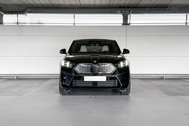 BMW X2 iX2 eDrive20 | Stuurwielrand verwarmd | Driving Assistant Plus