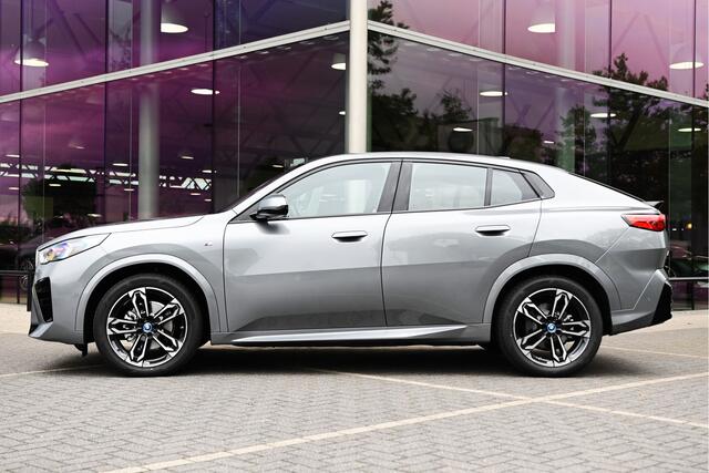 BMW X2 iX2 eDrive20 67kWh M Sport / Sportstoelen / M Adaptief onderstel / Parking Assistant / Adaptieve LED / Comfort Access