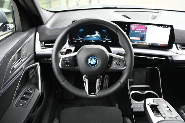 BMW X2 iX2 eDrive20 67kWh M Sport / Sportstoelen / M Adaptief onderstel / Parking Assistant / Adaptieve LED / Comfort Access