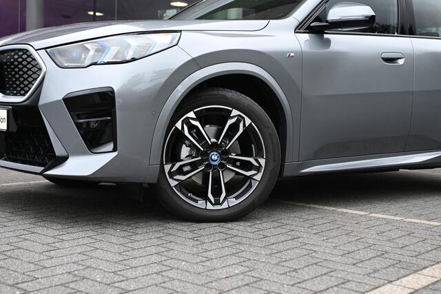 BMW X2 iX2 eDrive20 67kWh M Sport / Sportstoelen / M Adaptief onderstel / Parking Assistant / Adaptieve LED / Comfort Access