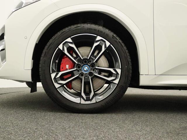 BMW X2 iX2 eDrive20 M Sportpakket Pro | Premium Pack | M Adaptief onderstel | Harman Kardon | DAB | 19''
