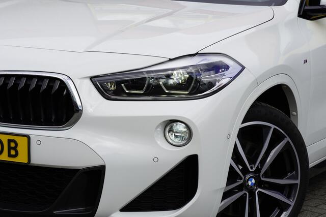 BMW X2 sDrive20i 192PK! Automaat M-Sport BJ2019 Lmv 19" | Led | Pdc | Afneembare trekhaak | Elek. achterklep | Achteruitrijcamera | Groot navi | Head-Up display | Climate control | Cruise control | Sportstoelen | Verwarmde voorstoelen | M-Sport stuurwiel
