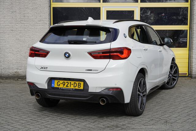 BMW X2 sDrive20i 192PK! Automaat M-Sport BJ2019 Lmv 19" | Led | Pdc | Afneembare trekhaak | Elek. achterklep | Achteruitrijcamera | Groot navi | Head-Up display | Climate control | Cruise control | Sportstoelen | Verwarmde voorstoelen | M-Sport stuurwiel