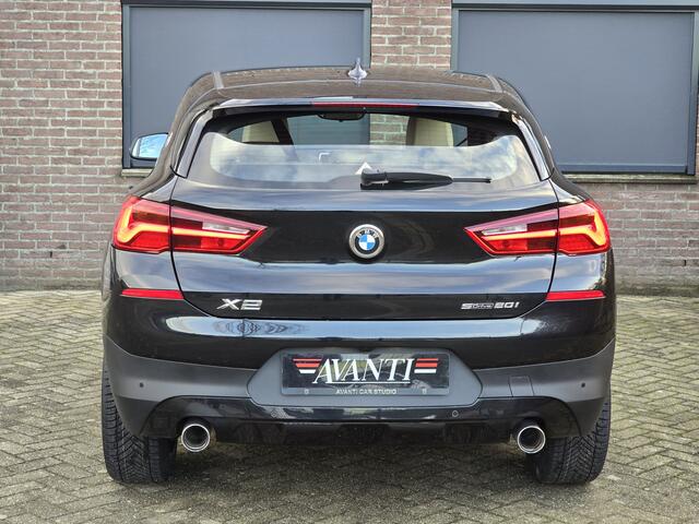 BMW X2 sDrive20i High Executive HUD NAVI LEDER STOELVERWARMING AUTOMAAT SLECHTS 53.250 KILOMETER 19 INCH NIEUW MET ALL SEASON
