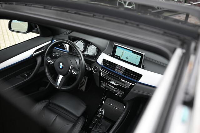 BMW X2 sDrive20i High Executive Automaat / Panoramadak / Achteruitrijcamera / Sportstoelen / Active Cruise Control / LED / Head-Up / Park Assistant