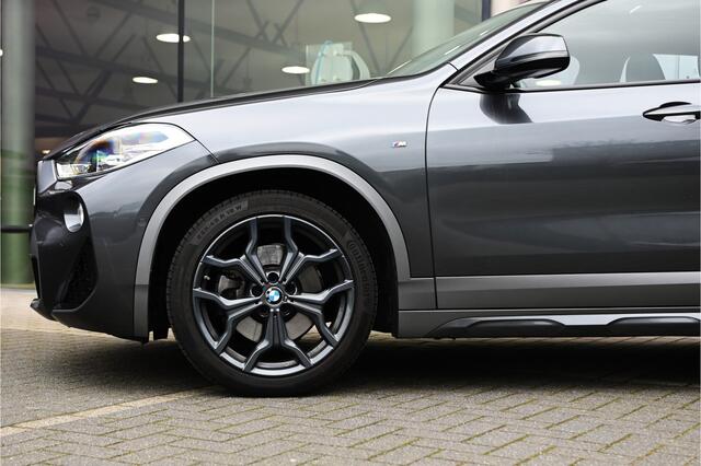 BMW X2 sDrive20i High Executive Automaat / Panoramadak / Achteruitrijcamera / Sportstoelen / Active Cruise Control / LED / Head-Up / Park Assistant