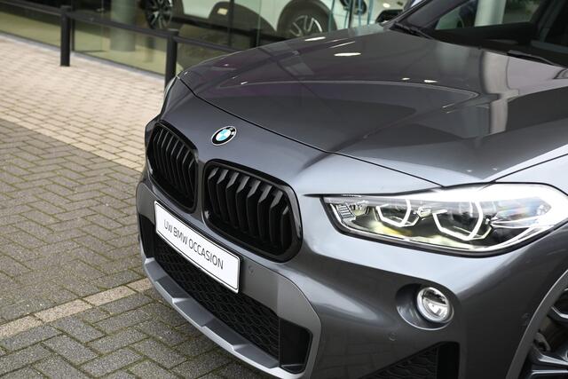 BMW X2 sDrive20i High Executive Automaat / Panoramadak / Achteruitrijcamera / Sportstoelen / Active Cruise Control / LED / Head-Up / Park Assistant