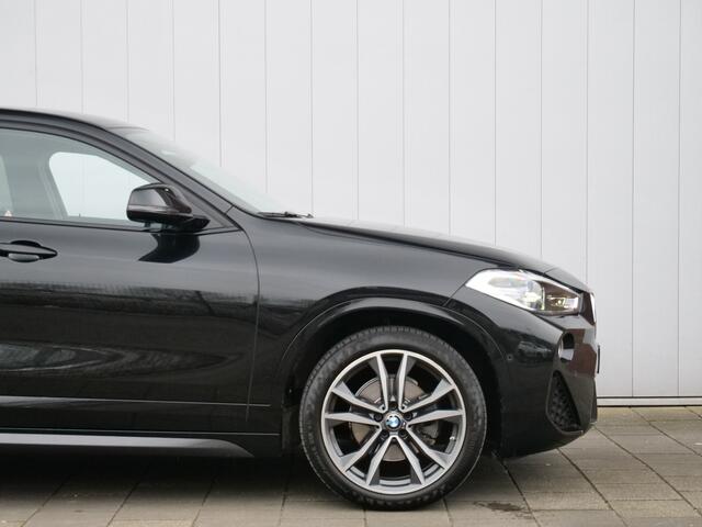 BMW X2 sDrive18i 141pk High Executive Automaat Navigatie / M-Pakket / Cruise Control