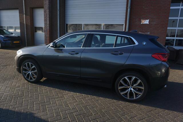 BMW X2 SDRIVE 18I SDRIVE HIGH EXECUTIVE LUXE KEURIGE NETTE STAAT DEALER ONDERHOUDEN FULL LED NAVIGATIE STOELVERWARMING 19INCH LMV PDC V+A BLUETOOTH ECC AIRCO CRUISECONTROL CHROOM ELECTR.KLEP ENZ...