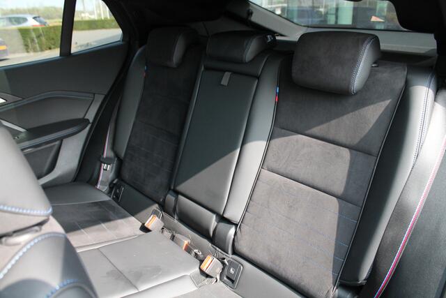 BMW X2 iX2 xDrive30 High Executive M Sport / Panoramadak / Sportstoelen / Parking Assistant Plus / Head-Up / Harman Kardon / Live Cockpit Professional / Adaptieve LED