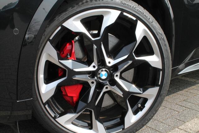 BMW X2 iX2 xDrive30 High Executive M Sport / Panoramadak / Sportstoelen / Parking Assistant Plus / Head-Up / Harman Kardon / Live Cockpit Professional / Adaptieve LED