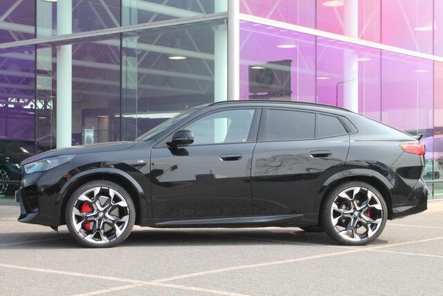 BMW X2 iX2 xDrive30 High Executive M Sport / Panoramadak / Sportstoelen / Parking Assistant Plus / Head-Up / Harman Kardon / Live Cockpit Professional / Adaptieve LED