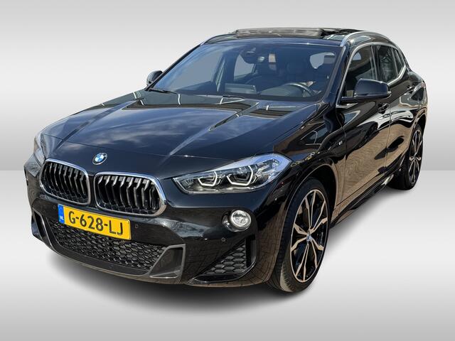 BMW X2 sDrive20i High Exe. M Sport / Trekhaak / Panoramadak / Camera / Head-up / Leder / 20'' / DAB / Navigatie / Stoelverwarming / Cruise Control