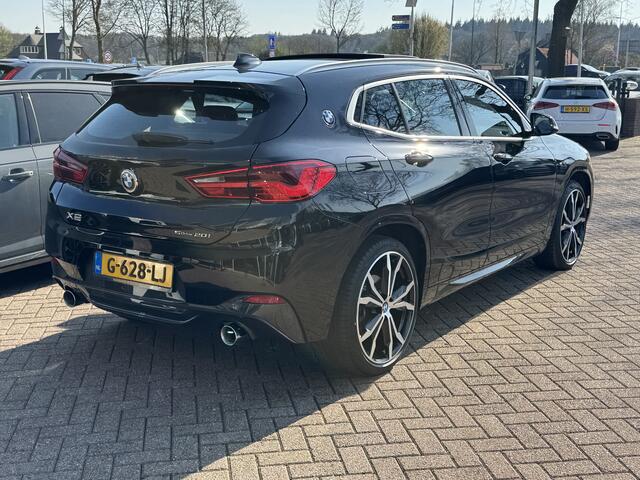 BMW X2 sDrive20i High Exe. M Sport / Trekhaak / Panoramadak / Camera / Head-up / Leder / 20'' / DAB / Navigatie / Stoelverwarming / Cruise Control