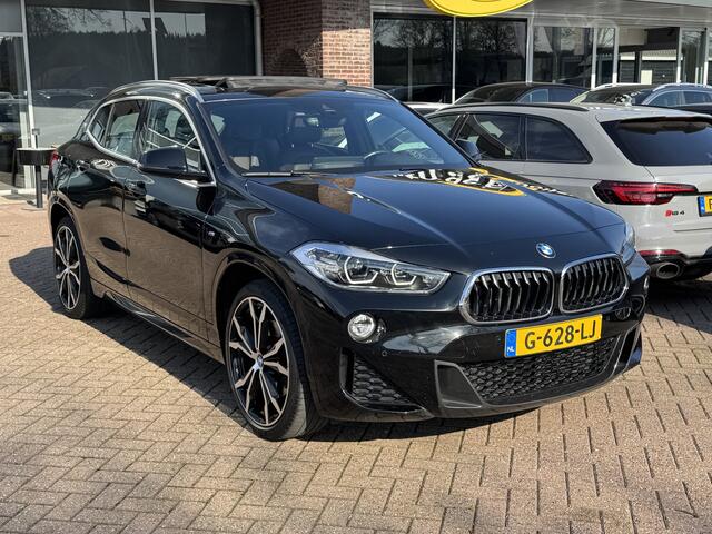 BMW X2 sDrive20i High Exe. M Sport / Trekhaak / Panoramadak / Camera / Head-up / Leder / 20'' / DAB / Navigatie / Stoelverwarming / Cruise Control