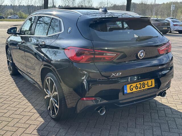BMW X2 sDrive20i High Exe. M Sport / Trekhaak / Panoramadak / Camera / Head-up / Leder / 20'' / DAB / Navigatie / Stoelverwarming / Cruise Control