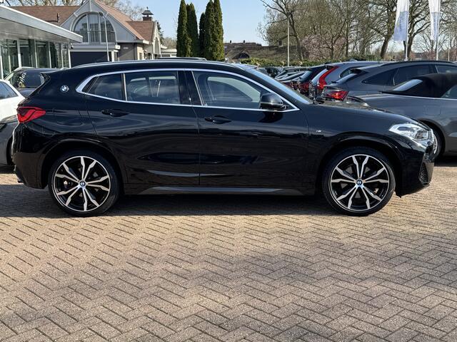 BMW X2 sDrive20i High Exe. M Sport / Trekhaak / Panoramadak / Camera / Head-up / Leder / 20'' / DAB / Navigatie / Stoelverwarming / Cruise Control