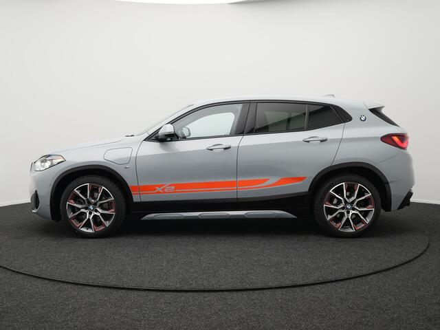 BMW X2 xDrive25e M MESH Edition Plug In Hybrid Dealer O.H PHEV | Lederen Competition Stoelen Verwarmd | Camera | Apple Carplay | 19"L.M | Sfeerverlichting | Navi Pro | Laneassist |