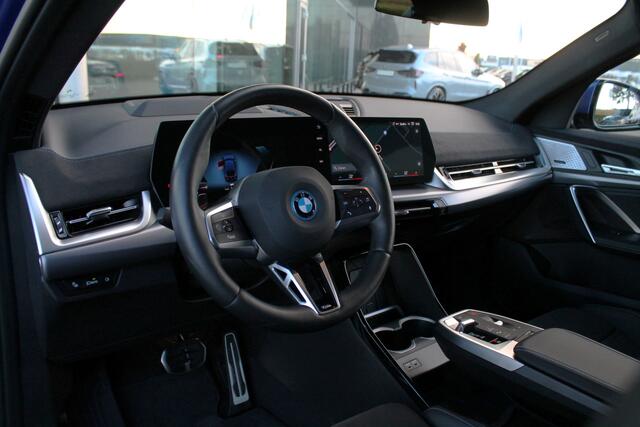 BMW X2 iX2 xDrive30 High Executive M Sport 65kWh / Adaptieve LED / Parking Assistant Plus / Sportstoelen / M Adaptief onderstel / Head-Up / Comfort Access / Harman-Kardon