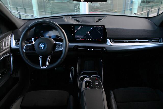 BMW X2 iX2 xDrive30 High Executive M Sport 65kWh / Adaptieve LED / Parking Assistant Plus / Sportstoelen / M Adaptief onderstel / Head-Up / Comfort Access / Harman-Kardon