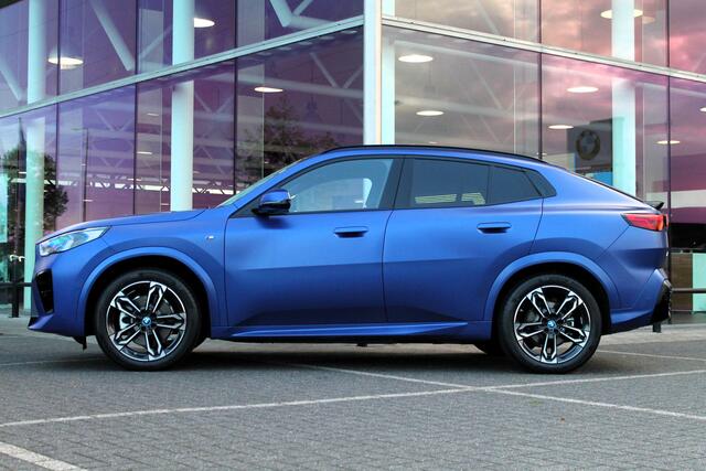 BMW X2 iX2 xDrive30 High Executive M Sport 65kWh / Adaptieve LED / Parking Assistant Plus / Sportstoelen / M Adaptief onderstel / Head-Up / Comfort Access / Harman-Kardon