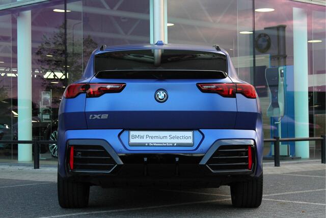 BMW X2 iX2 xDrive30 High Executive M Sport 65kWh / Adaptieve LED / Parking Assistant Plus / Sportstoelen / M Adaptief onderstel / Head-Up / Comfort Access / Harman-Kardon