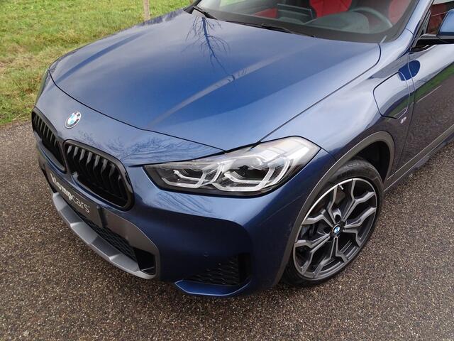 BMW X2 xDrive25e M-Sport | BTW | Schuifdak | Kuipstoelen | X-line | FULL OPTIONS!