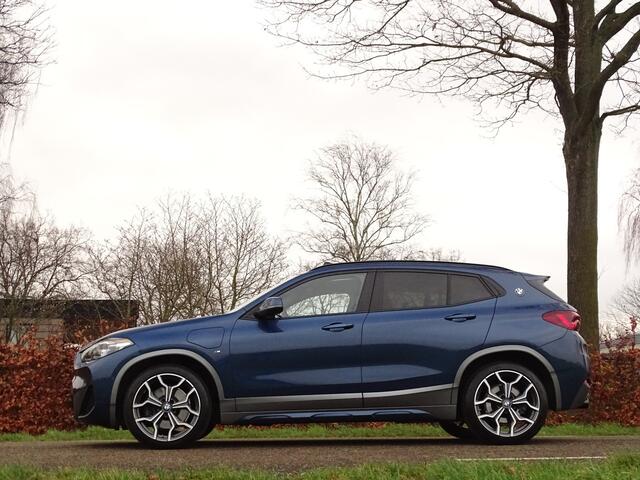 BMW X2 xDrive25e M-Sport | BTW | Schuifdak | Kuipstoelen | X-line | FULL OPTIONS!
