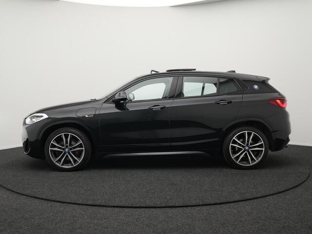 BMW X2 xDrive25e M Sport Plug in Hybrid PHEV | Panodak | Sportstoelen Verwarmd | Head Up | L.M. 19" | DAB | Navigatie Plus | Camera | Stoel & Stuurverwarming | Cruise Control | Climate Control |