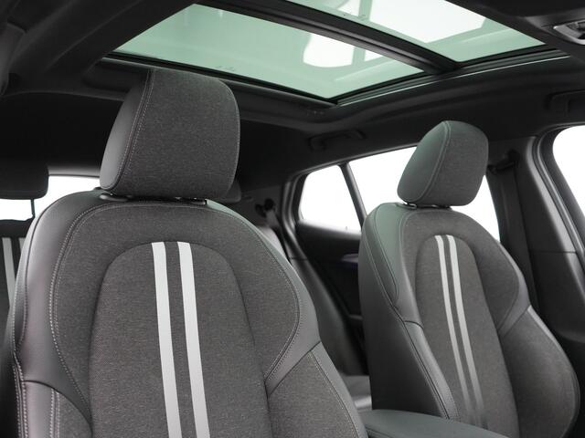 BMW X2 xDrive25e M Sport Plug in Hybrid PHEV | Panodak | Sportstoelen Verwarmd | Head Up | L.M. 19" | DAB | Navigatie Plus | Camera | Stoel & Stuurverwarming | Cruise Control | Climate Control |