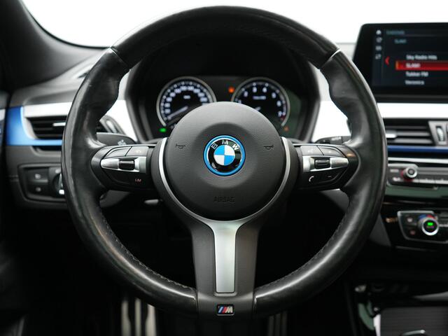 BMW X2 xDrive25e M Sport Plug in Hybrid PHEV | Panodak | Sportstoelen Verwarmd | Head Up | L.M. 19" | DAB | Navigatie Plus | Camera | Stoel & Stuurverwarming | Cruise Control | Climate Control |