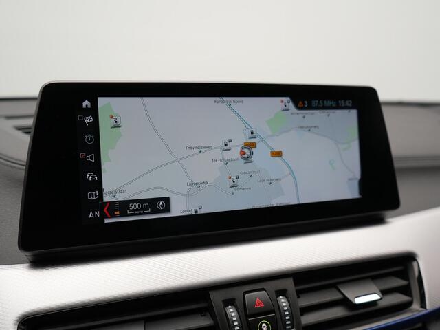 BMW X2 xDrive25e M Sport Plug in Hybrid PHEV | Panodak | Sportstoelen Verwarmd | Head Up | L.M. 19" | DAB | Navigatie Plus | Camera | Stoel & Stuurverwarming | Cruise Control | Climate Control |