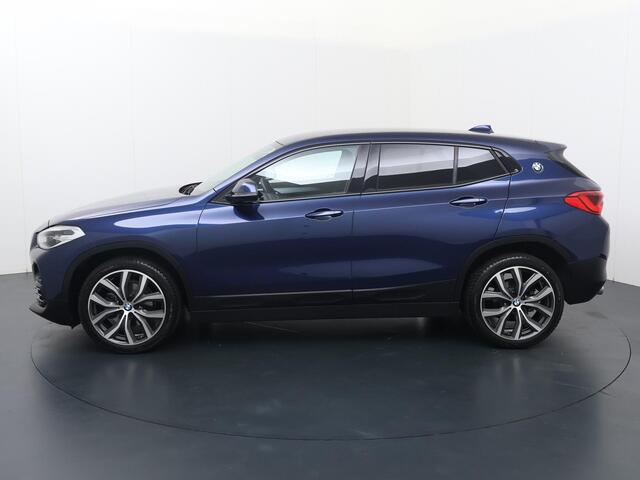 BMW X2 sDrive18i Executive | 140 PK | Automaat | Lichtmetalen velgen 19"| Sportstoelen |
