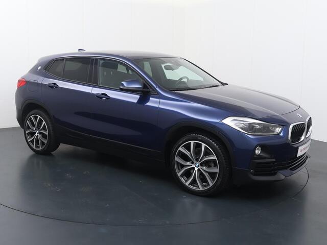 BMW X2 sDrive18i Executive | 140 PK | Automaat | Lichtmetalen velgen 19"| Sportstoelen |