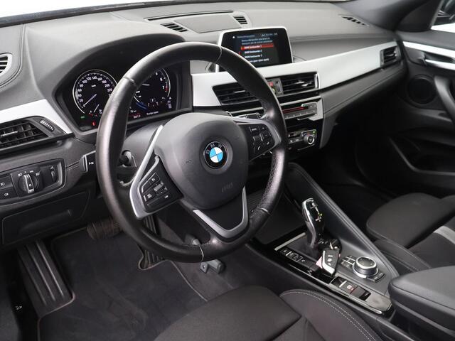 BMW X2 sDrive18i Executive | 140 PK | Automaat | Lichtmetalen velgen 19"| Sportstoelen |