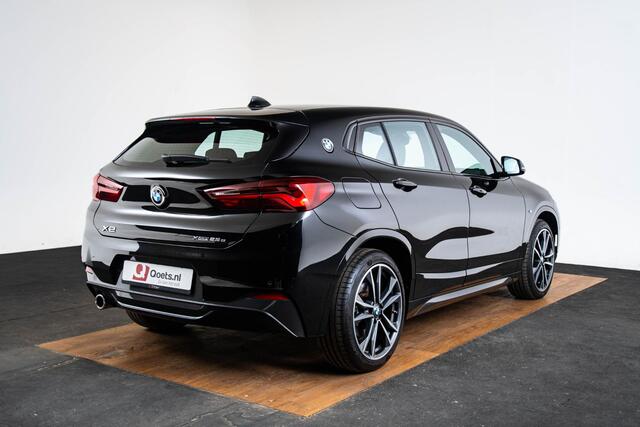 BMW X2 xDrive25e High Executive M Sport - Elektrisch verwarmde voorstoelen - Sportstoelen - Park Assistant - Cruise Control - Koplampsproeiers - Elektrische Achterklep - Stuurwielrand verwarmd - Armsteun voor -
