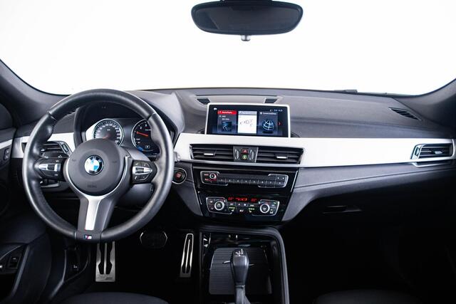 BMW X2 xDrive25e High Executive M Sport - Elektrisch verwarmde voorstoelen - Sportstoelen - Park Assistant - Cruise Control - Koplampsproeiers - Elektrische Achterklep - Stuurwielrand verwarmd - Armsteun voor -