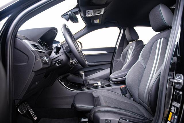 BMW X2 xDrive25e High Executive M Sport - Elektrisch verwarmde voorstoelen - Sportstoelen - Park Assistant - Cruise Control - Koplampsproeiers - Elektrische Achterklep - Stuurwielrand verwarmd - Armsteun voor -